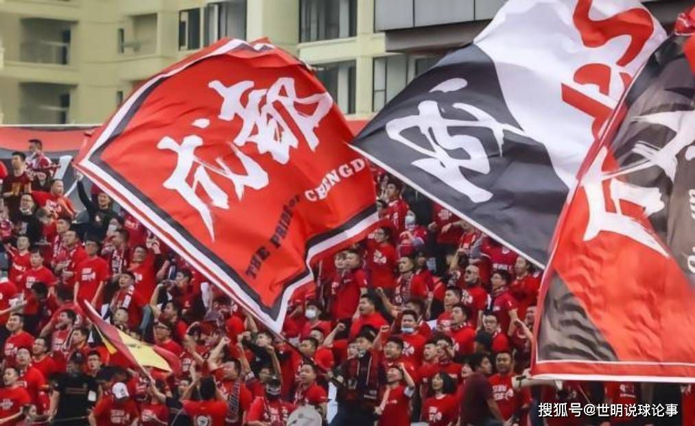 叶辰笑道：洪五啊洪五，你这人不厚道啊，昨天还说是为了报恩，现在才露出狐狸尾巴，原来是想巴结宋小姐？洪五尴尬的说：报恩是一方面，拉近关系也是一方面嘛。